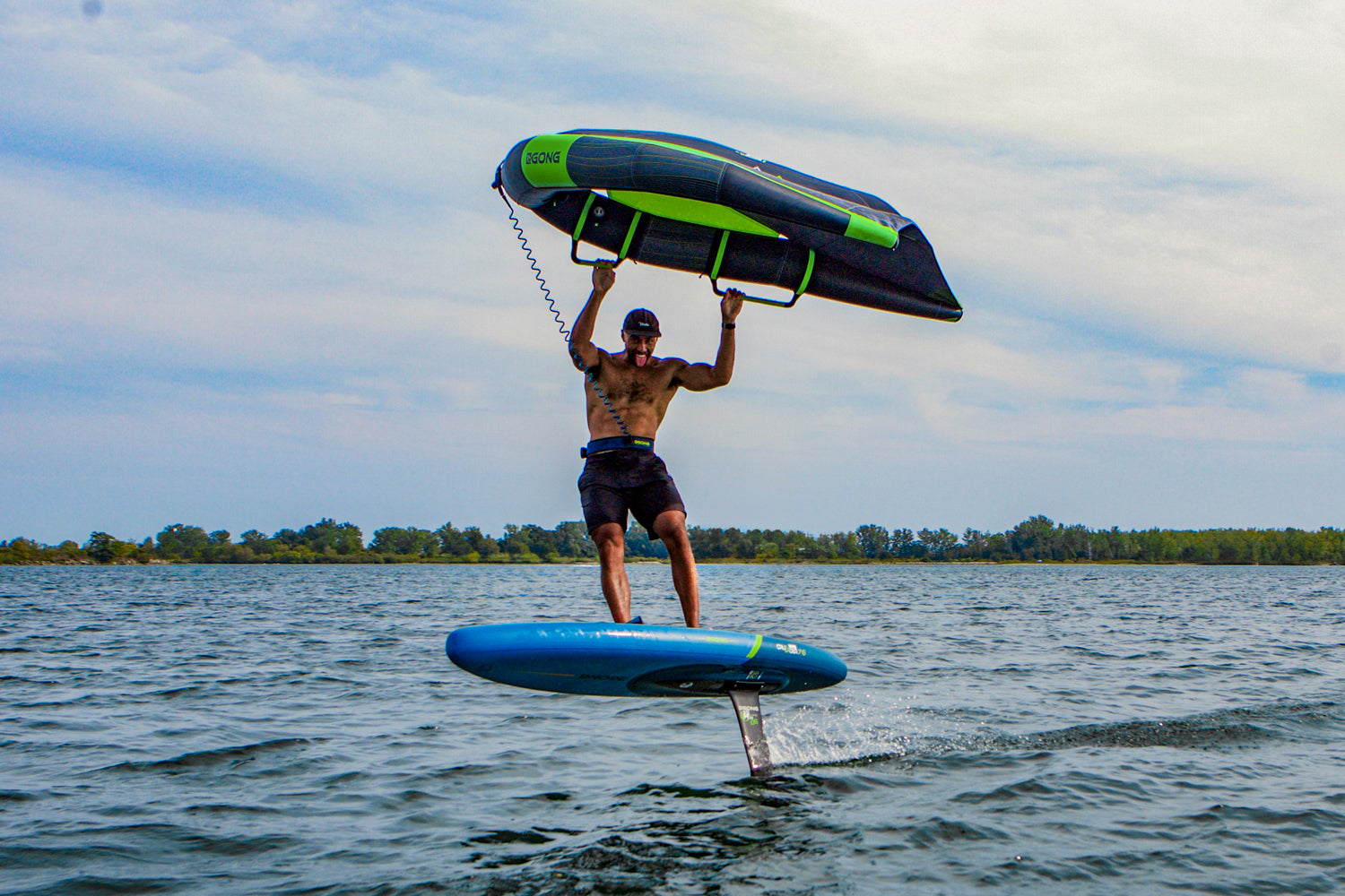 PHOTO: FLY BY DEAD CALM CONDITIONS WITH THE HIPE CRUZADER