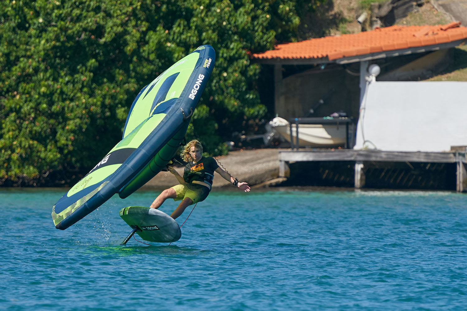 GEAR: WITH OR WITHOUT A HARNESS IN WING ?