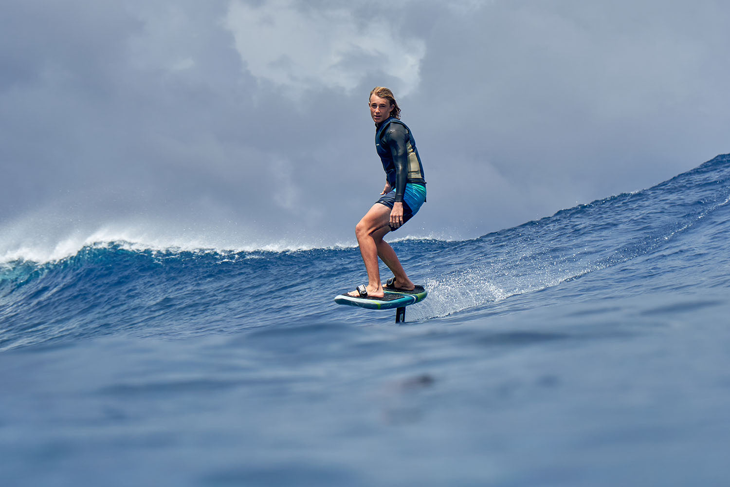 SHOP: WETSUITS TOPS!