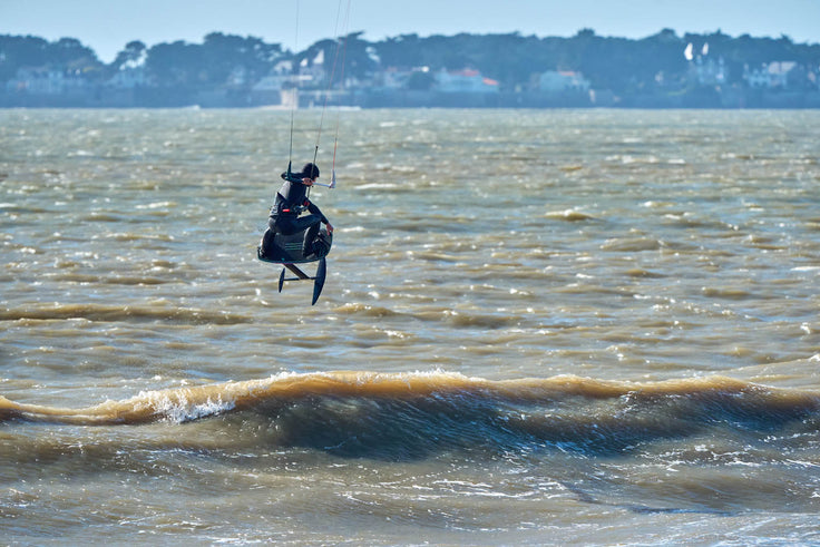 SESSION: SHARP PRECISION OF THE ELIPS ARAMID DP IN KITE FOILING!