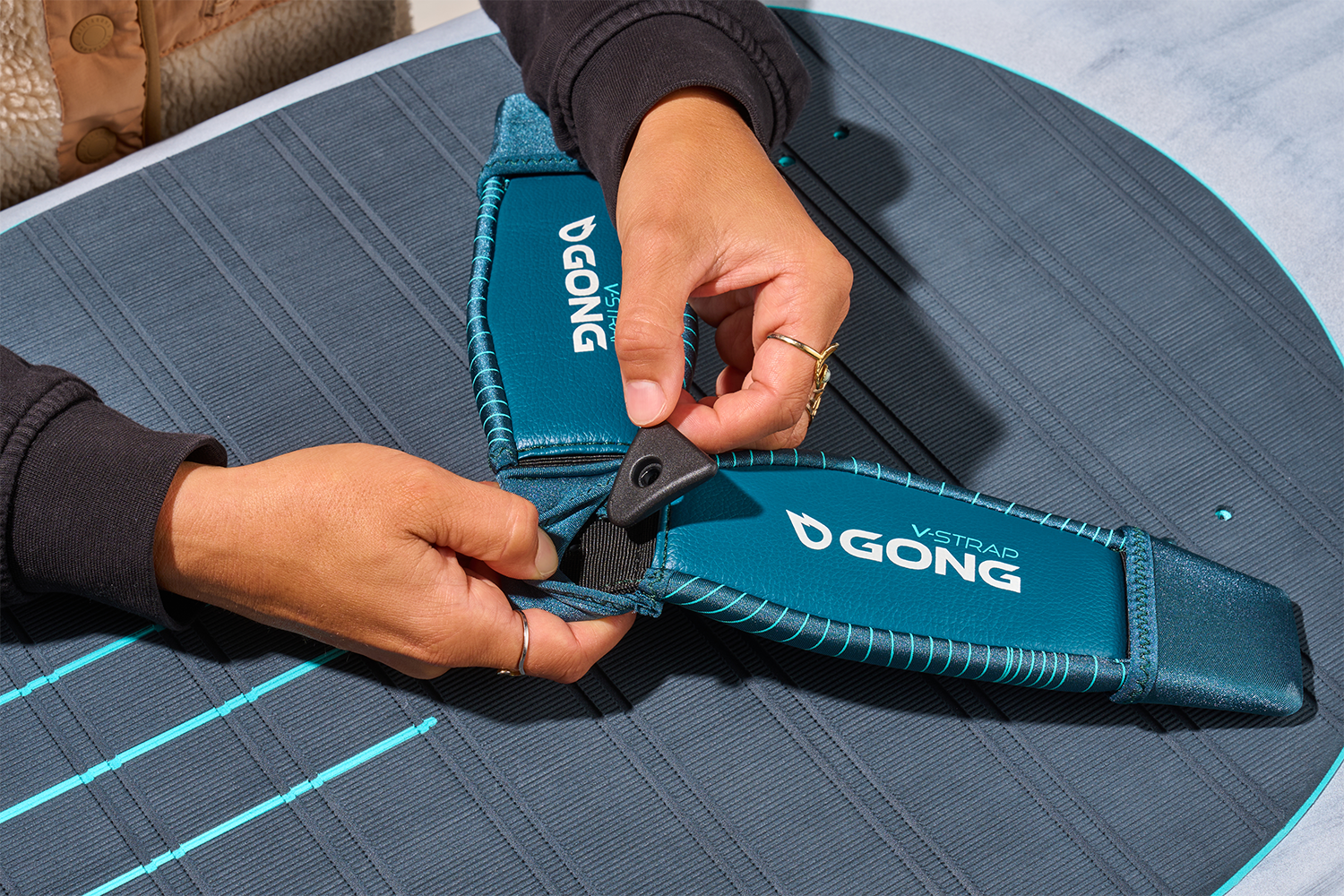 GONG | Front V-Footstrap Light