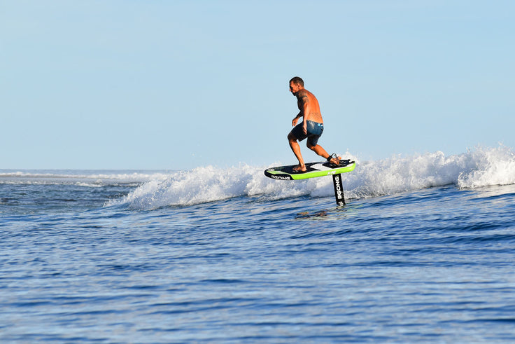 PHOTO: SURF FOILING ON THE HIPE 4'8