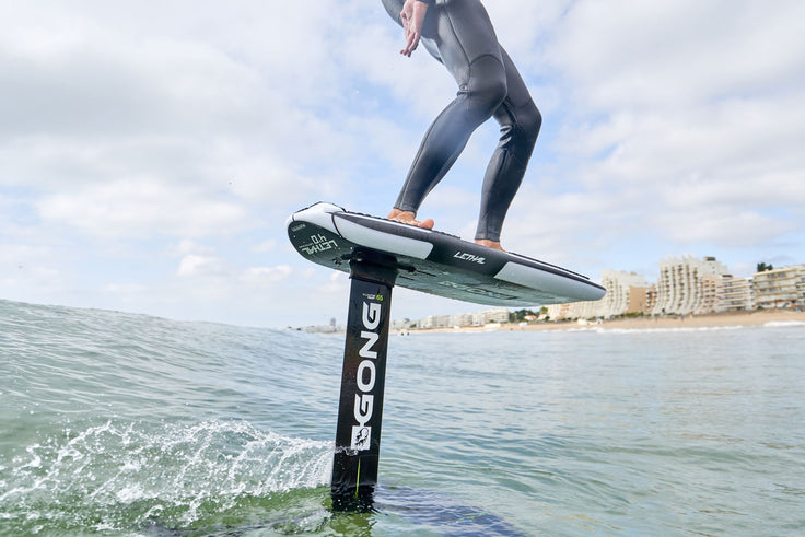 PHOTO : SURVOL EN SURF FOIL LETHAL EPS !