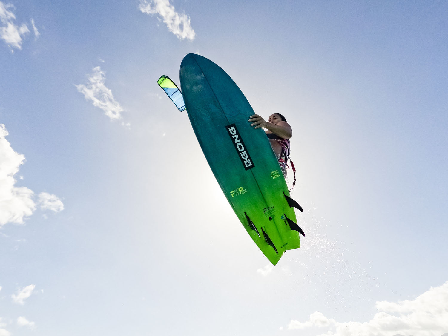 MATOS : PLUTÔT QUAD OU THRUSTER POUR MON SURF KITE ?