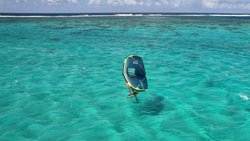 PHOTO :  VOLER SUR L’EAU EN WING FOIL !