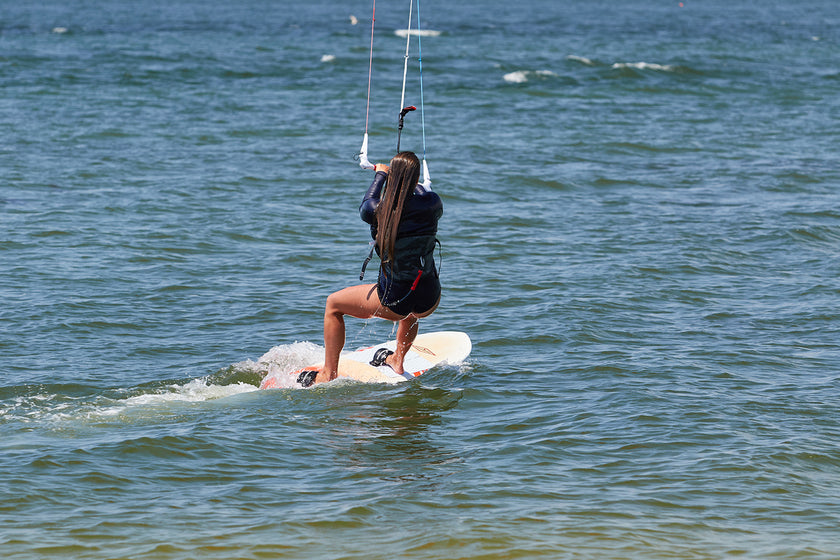 HOW TO : YOUR FIRST HOUR ON A KITEBOARD !!!