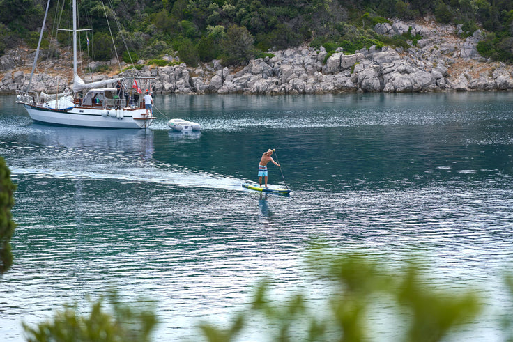 STROLLING ON THE COUINE MARIE RACE