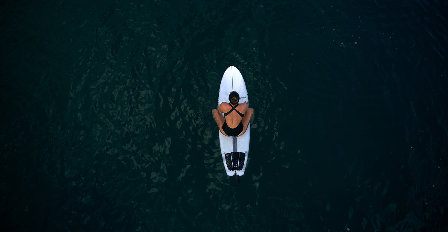 HOW TO: YOUR FIRST HOUR ON A SURFBOARD !!!