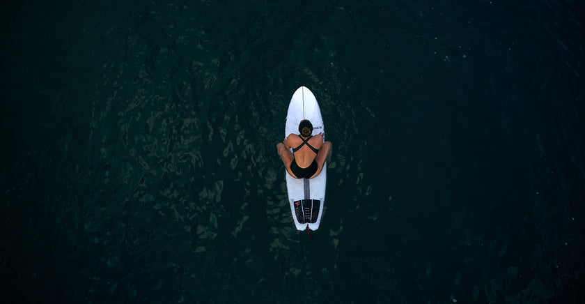 HOW TO: YOUR FIRST HOUR ON A SURFBOARD !!!