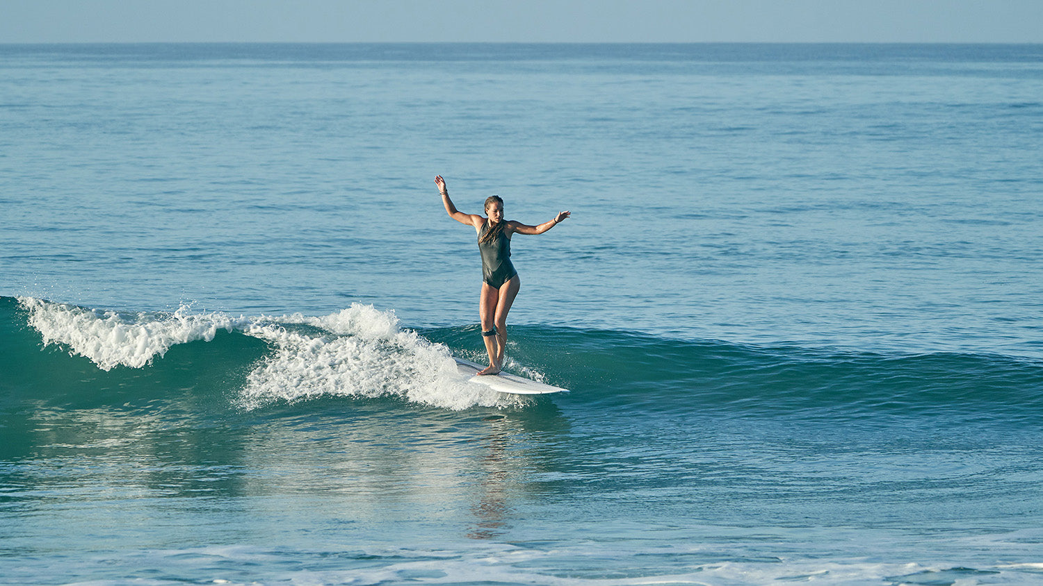 PHOTO : DANCING WITH THE WAVES !!!
