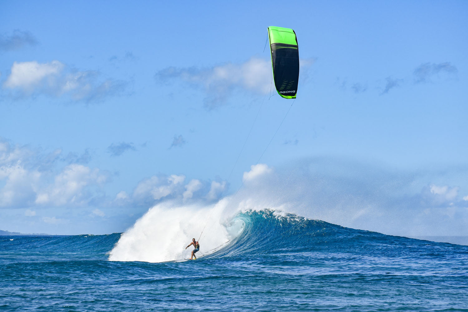 PHOTO : LA STRUTLESS EN SURF !