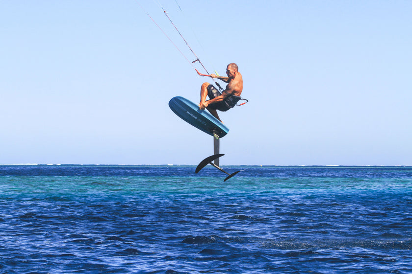PHOTO : PUMP AND JUMP EN KITE FOIL