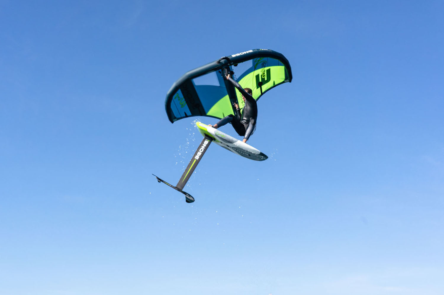 PHOTO: AERIAL FLAKA !!!
