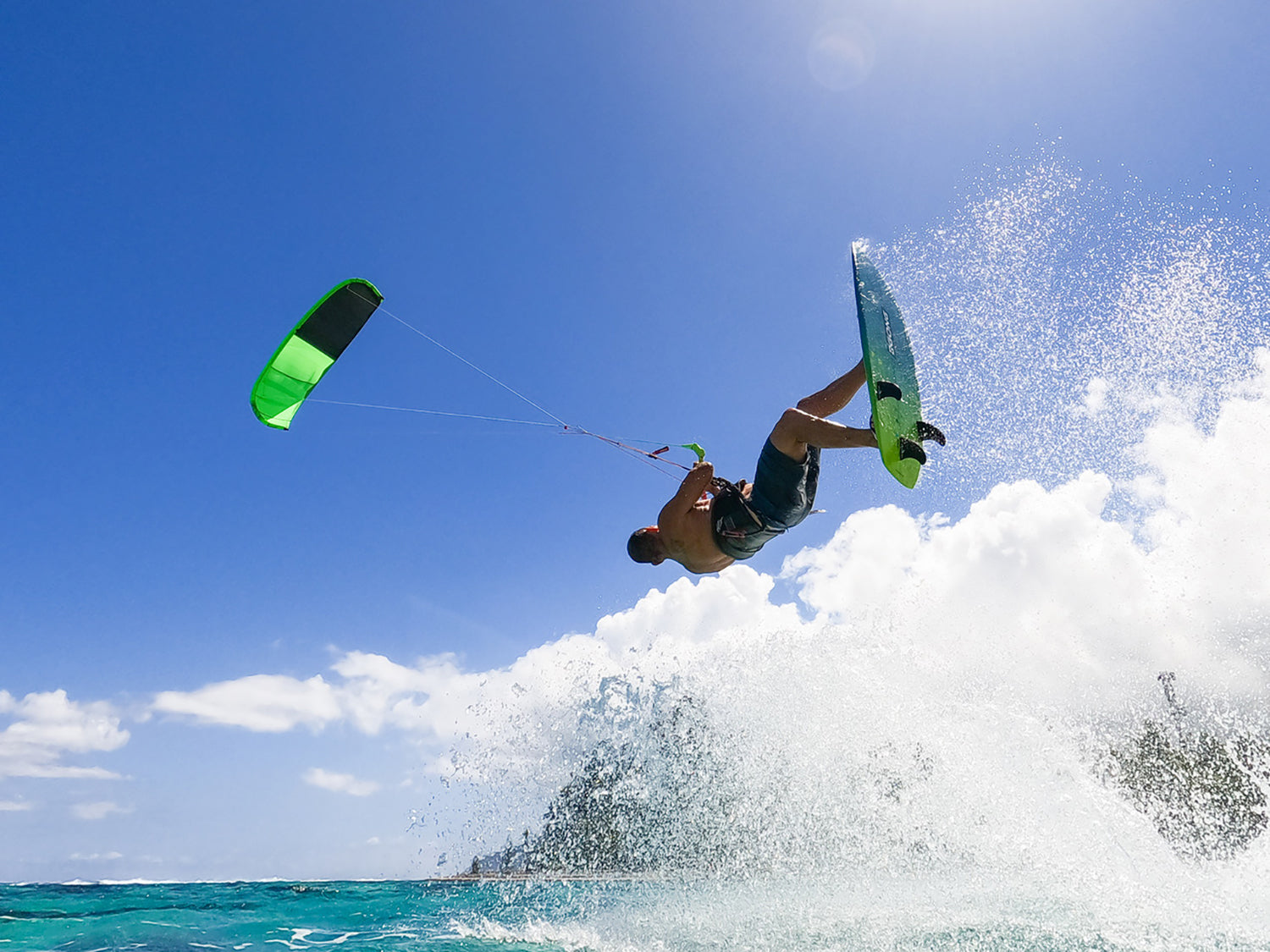 HOW TO : NAVIGUER EN KITE DANS 10 NŒUDS… SANS FOIL ?