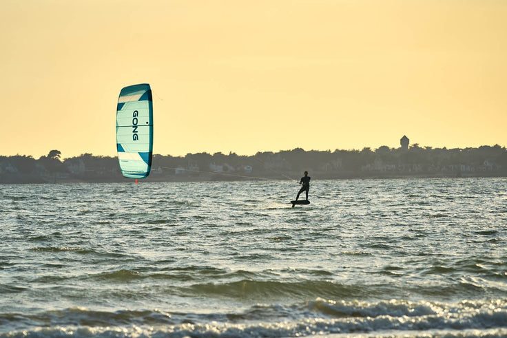 SESSION: KITE FOIL SESSION UNTIL SUNSET