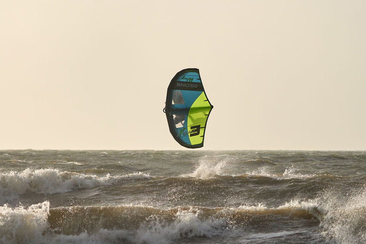 PHOTO : FLYING NEUTRA !