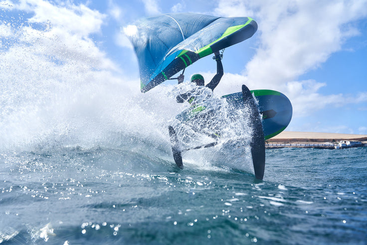 PHOTO: SURFING WITH A HIGH ASPECT FOIL!