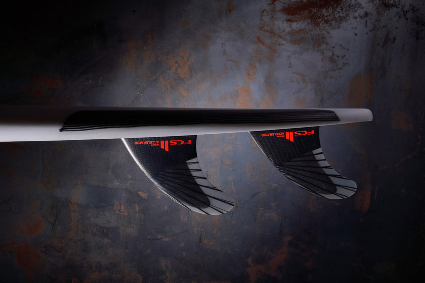 GEAR : FCS II ACCELERATOR PCC MEDIUM BLACK/RED TRI FIN !!!