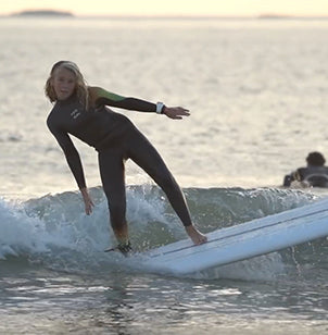 MOVIE : kid noseriding GONG longboard !!!