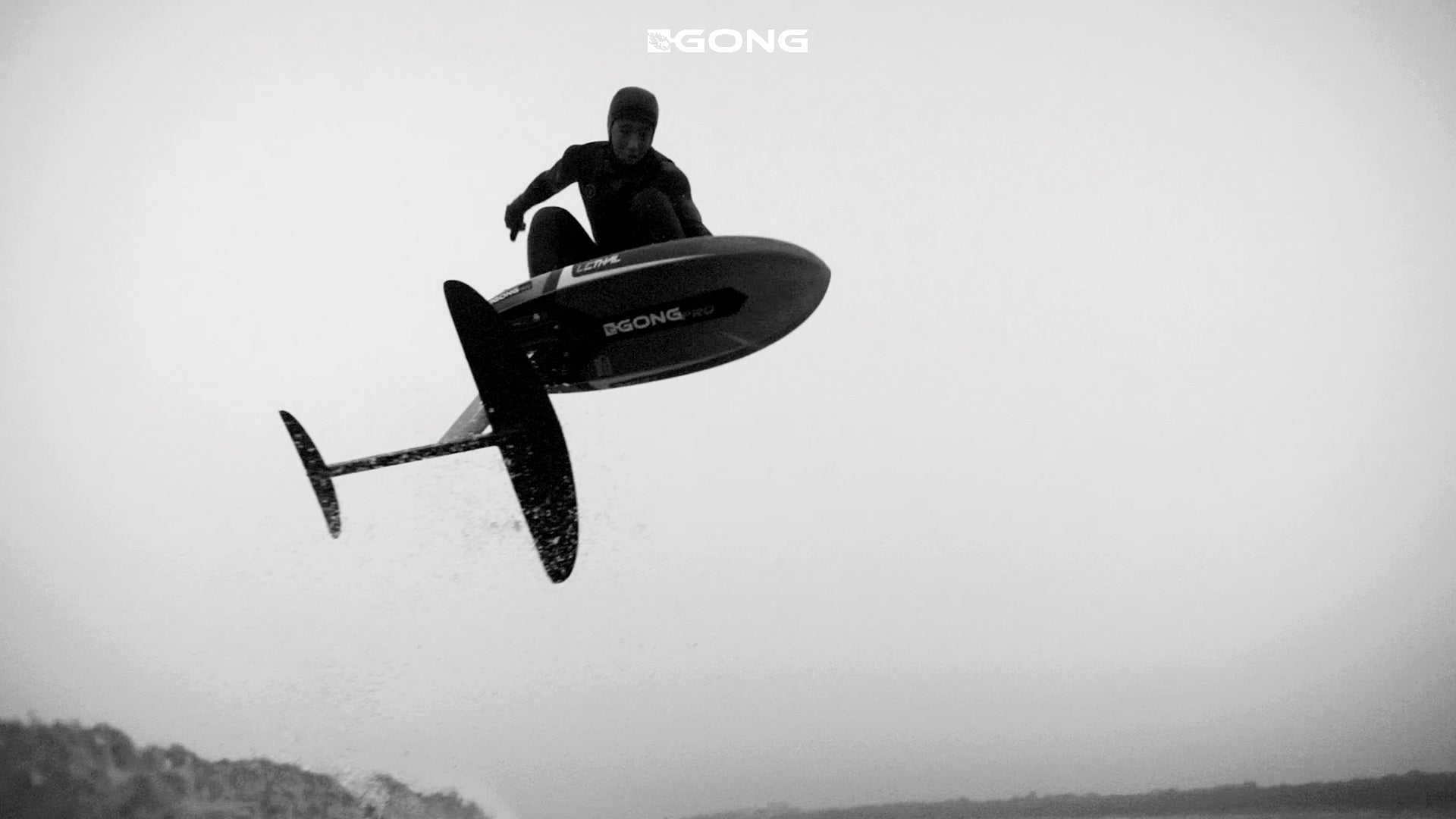 MOVIE : SURF FOILING TRICKS !