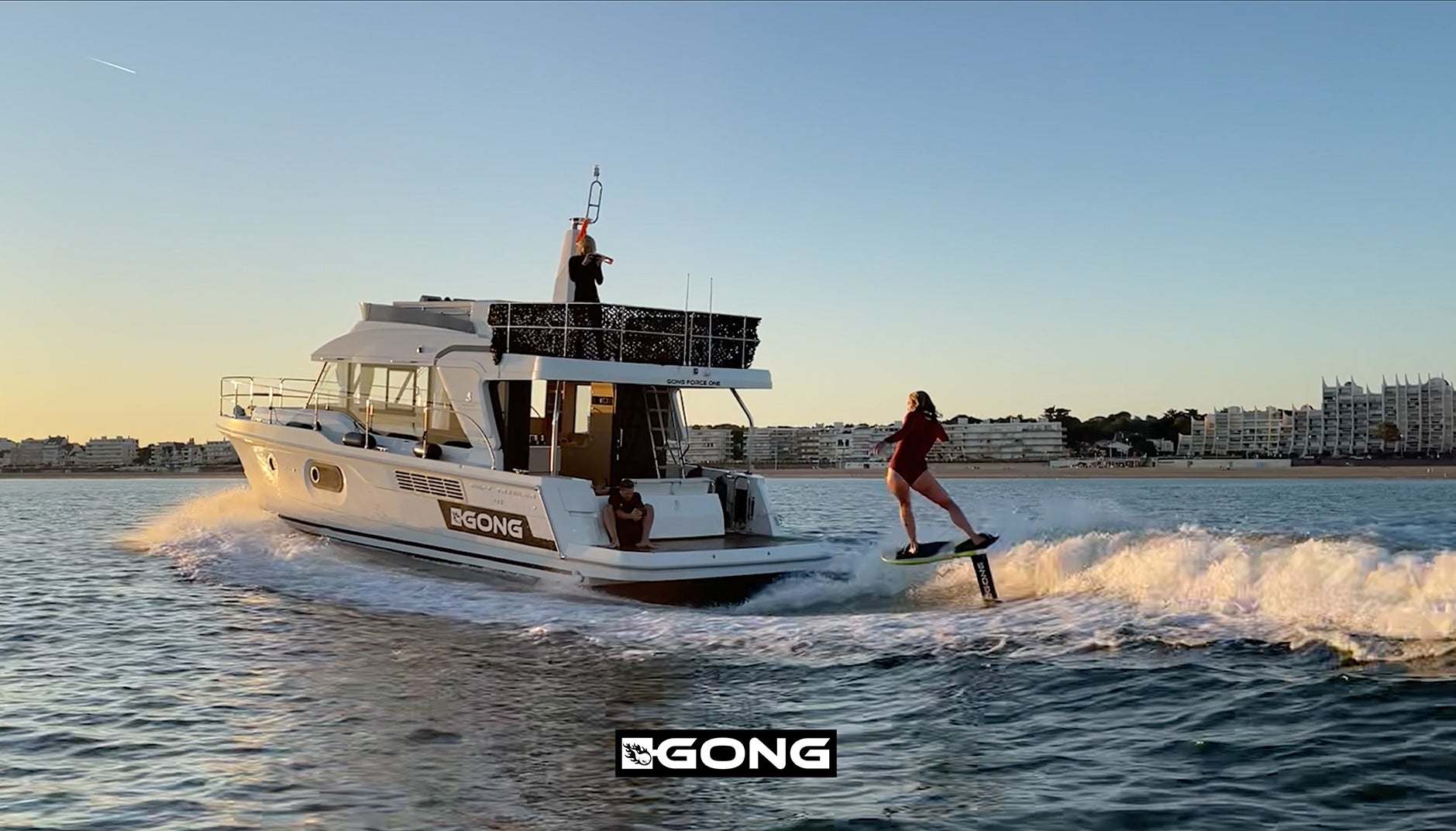 MOVIE : SUNSET WAKE FOIL SESH !!!