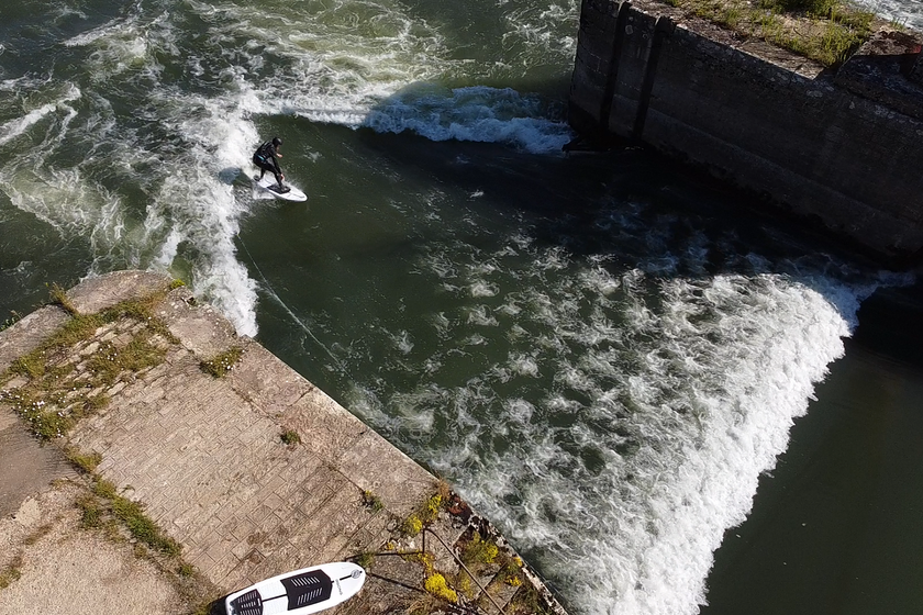 PHOTO : SURF DE RIVIÈRE !!!