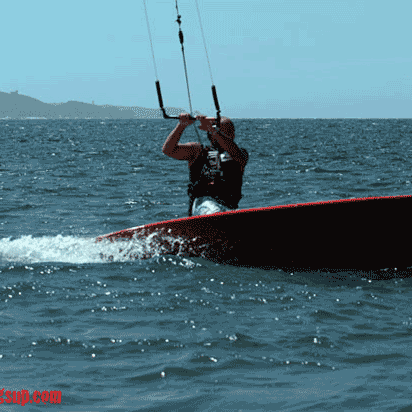 MOVE : virement tail slash en kiteSUP !