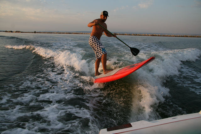 SESSION : L'Ours behind a boat on the new 8'11 without a rope!