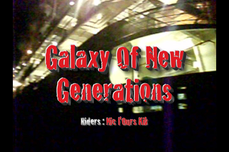 MOVIE : Night boarding of a cruising boat