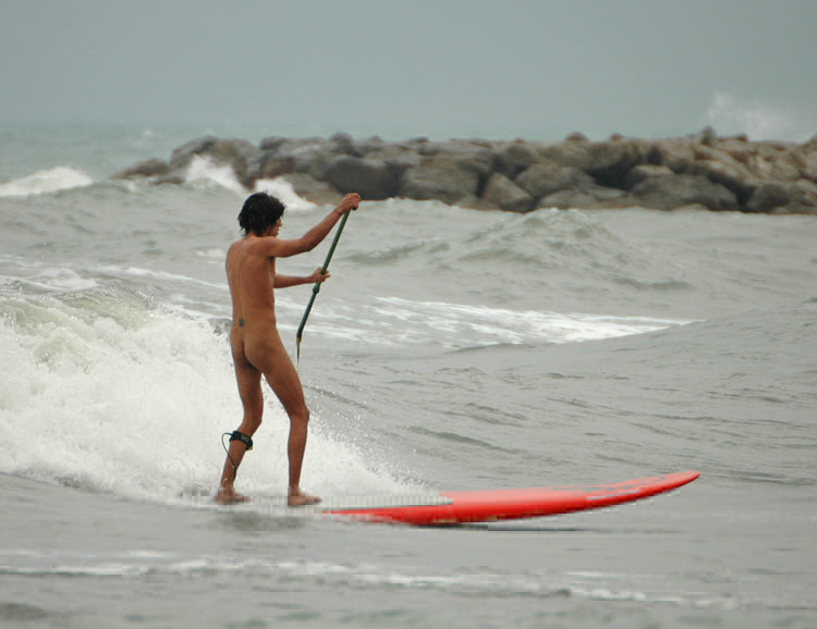 SESSION : nude winter surfing !!!