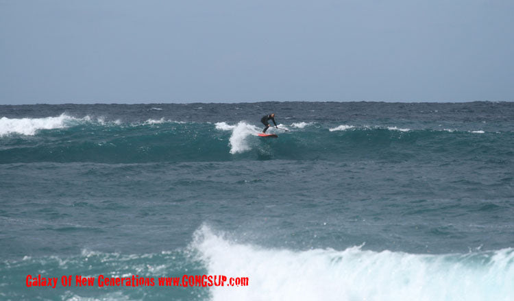 PHOTO : windy slab take off on a 12'