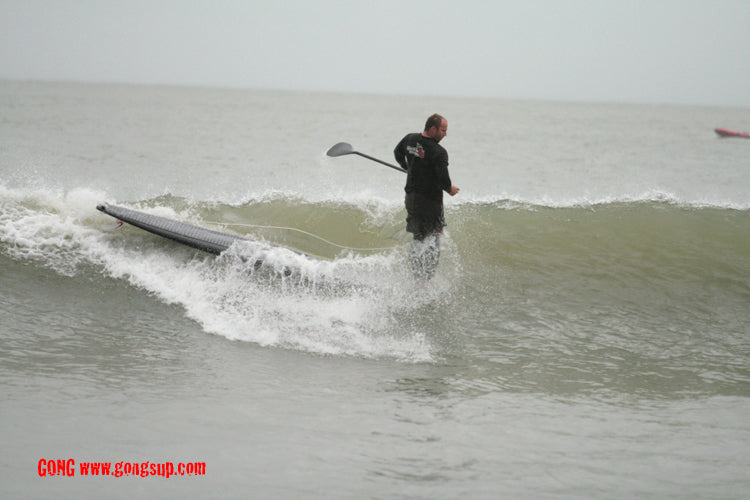 MOVE : hang ten on a SUP