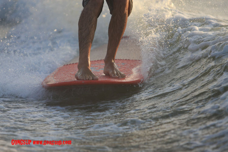 PHOTO : mini wave but hang five