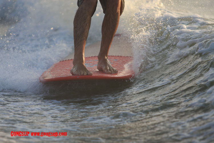 PHOTO : mini wave but hang five
