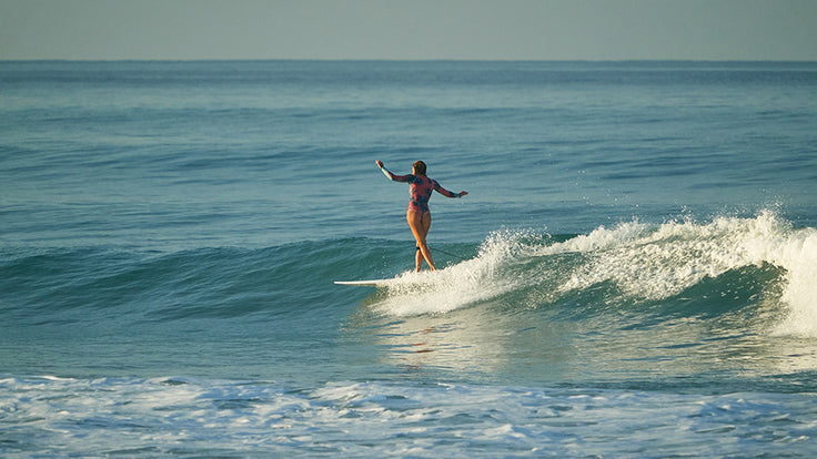 PHOTO : girl on longboard !!!