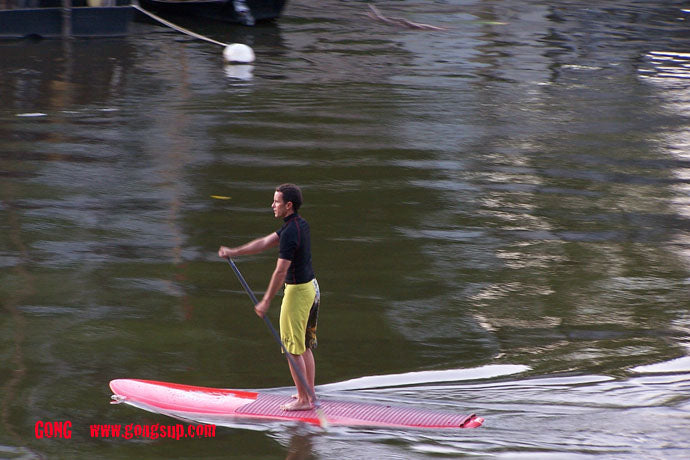 PHOTO : le SUP se ride aussi en ville !!!