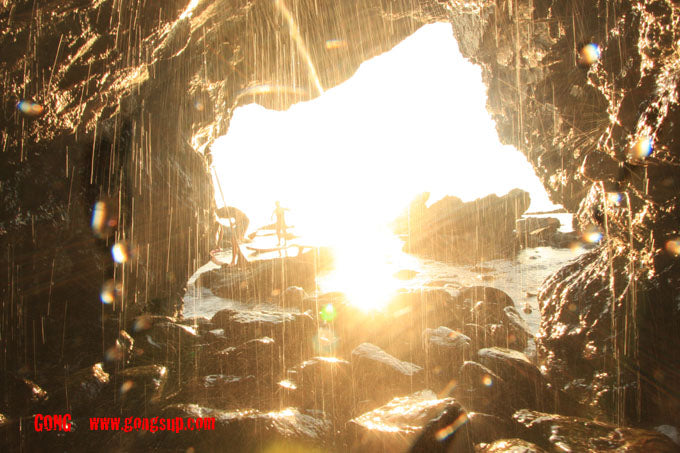 PHOTO : explo de grottes sous les chutes d'eau en SUP !!!