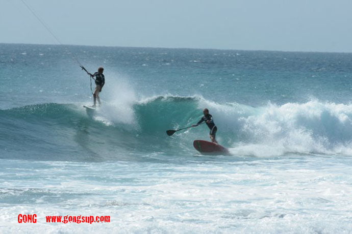 PHOTO : stand up paddlesurfing in the wind !!!