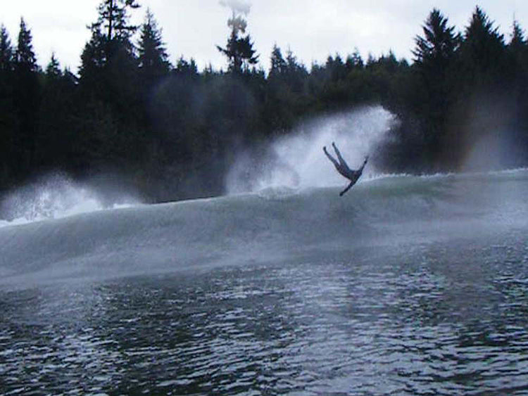 HIT : Crazy wipe out in Vancouver Island