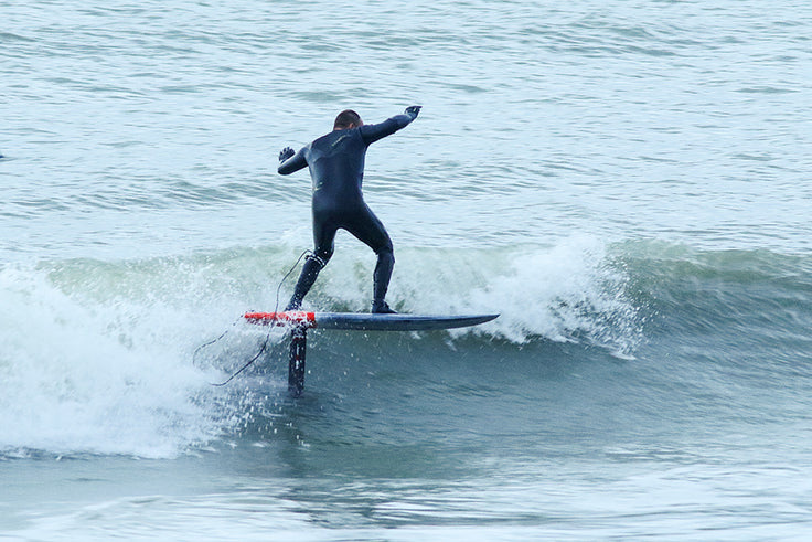 PHOTO : foil surfing !!!