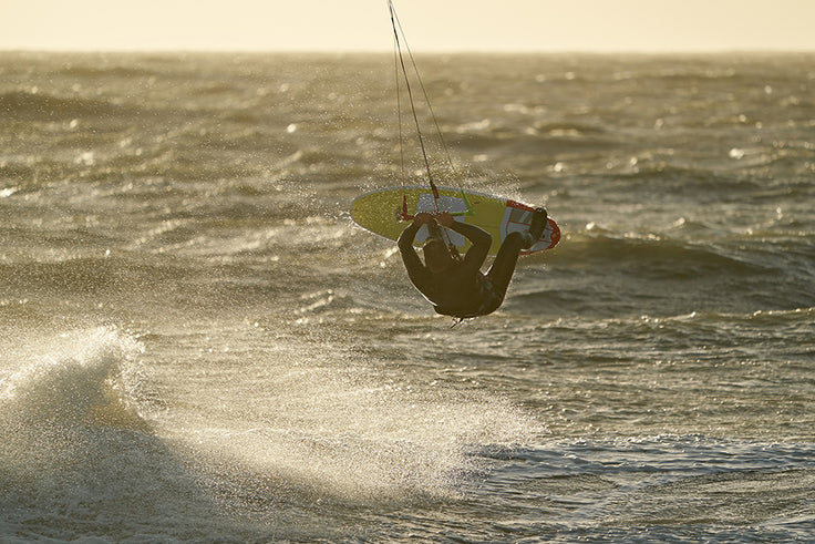 PHOTO : strapless kitesurfing !!!