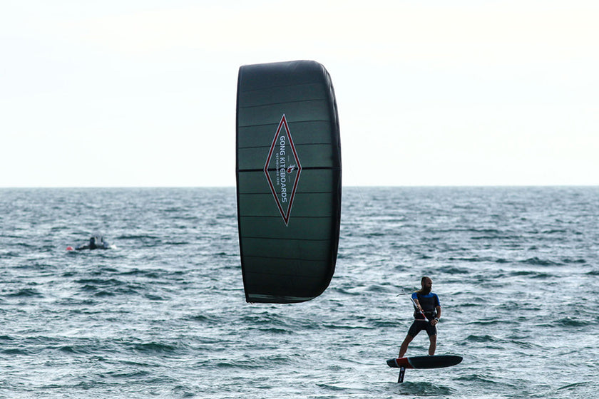 GEAR : Strutless vs ram-air kite !!!