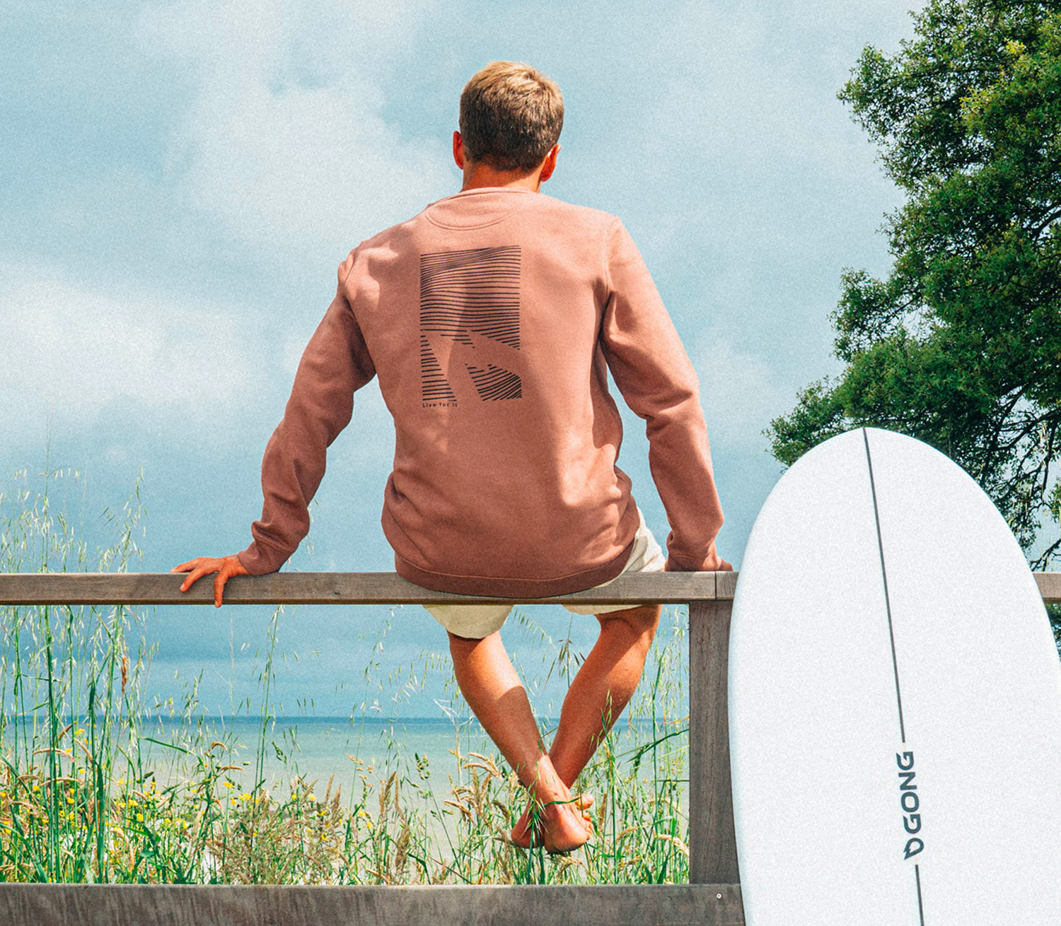 GONG | Unisex Graphic Swell Sweatshirt in Organic Cotton.