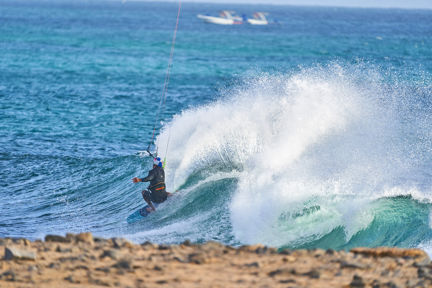 SESSION: THE REACTIVITY OF A DOUBLE-PROFILE KITE IN THE WAVES!