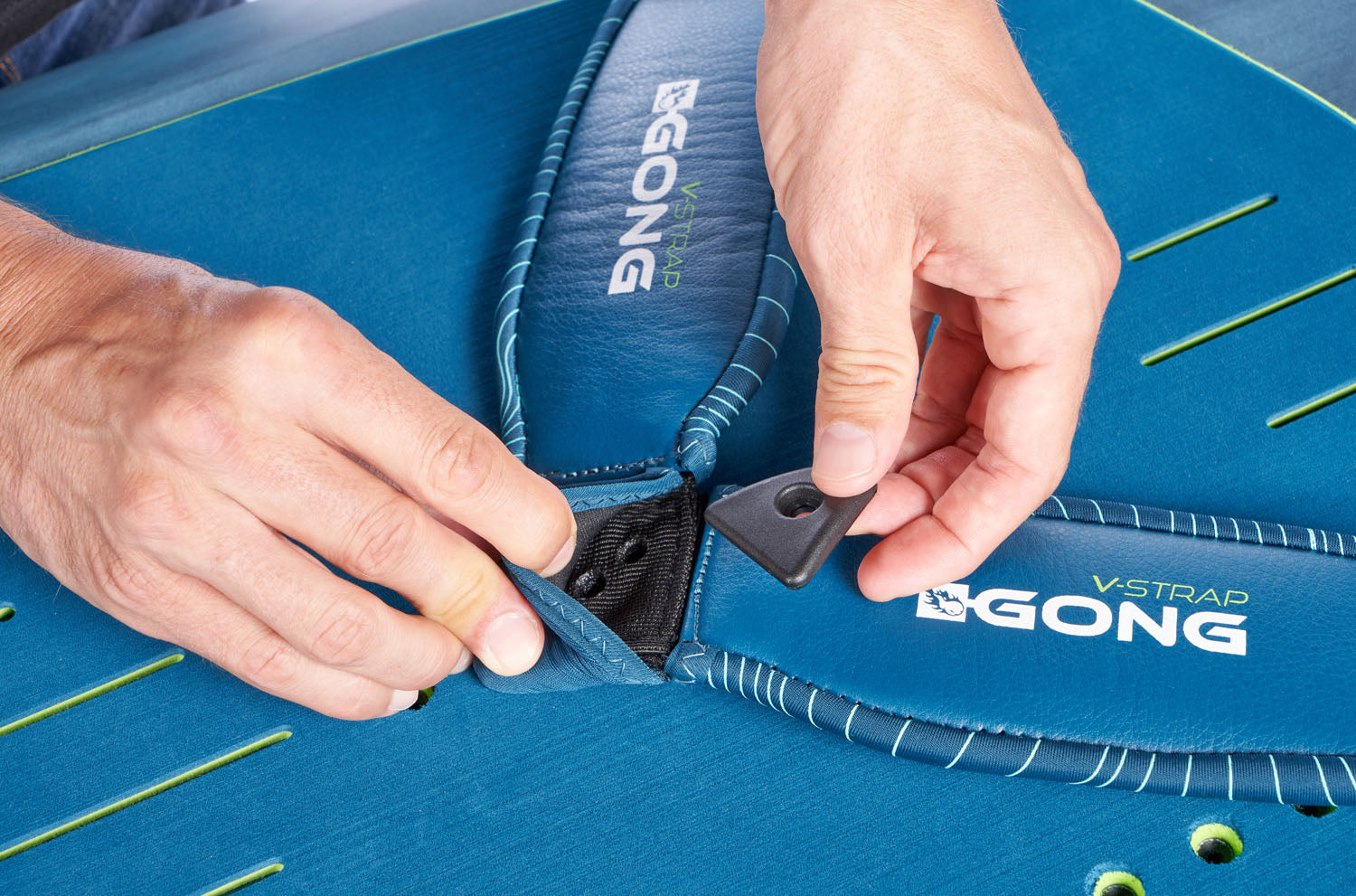 GONG | Front V-Footstrap Light