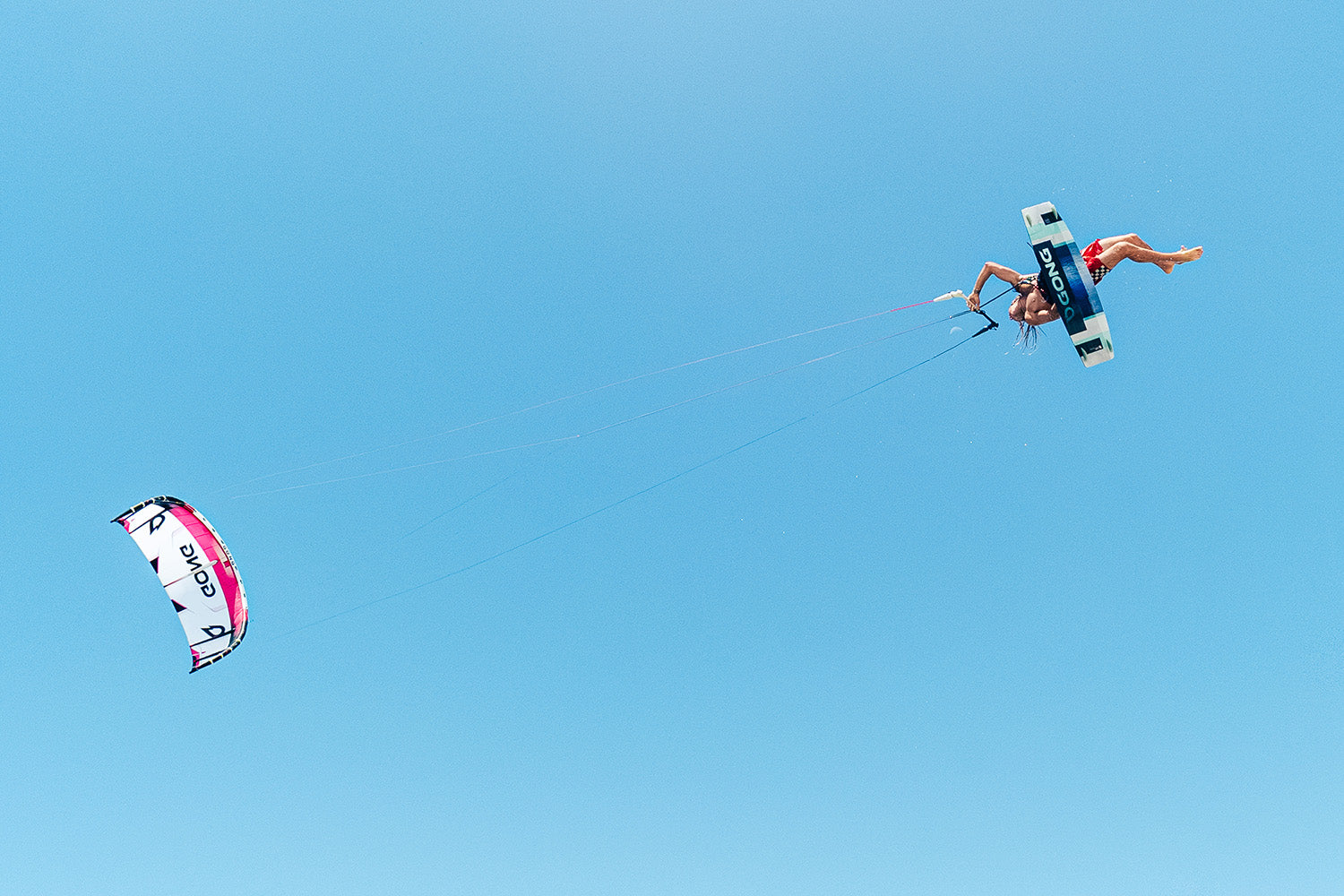 TECH HIGHLIGHT : LES ATOUTS D’UN KITE À DOUBLE PROFIL !