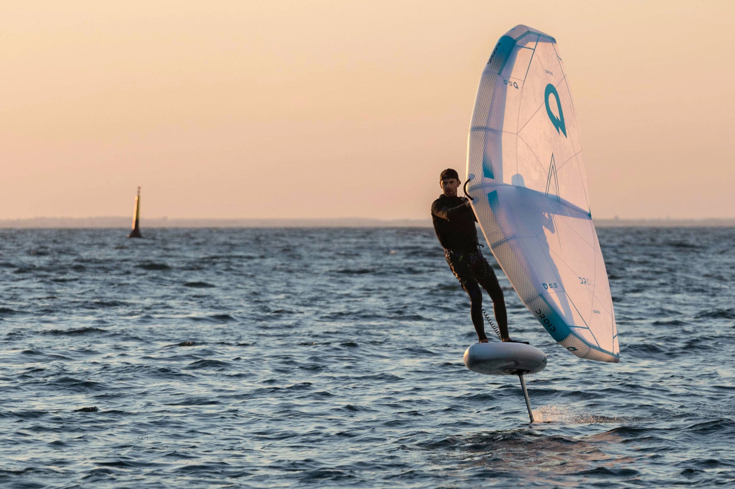 INTERVIEW : PASSIONNÉ DE LIGHT WIND, IL PARTAGE SON EXPÉRIENCE
