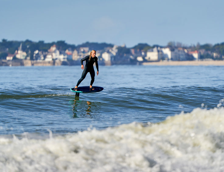 Connect waves in surf foiling