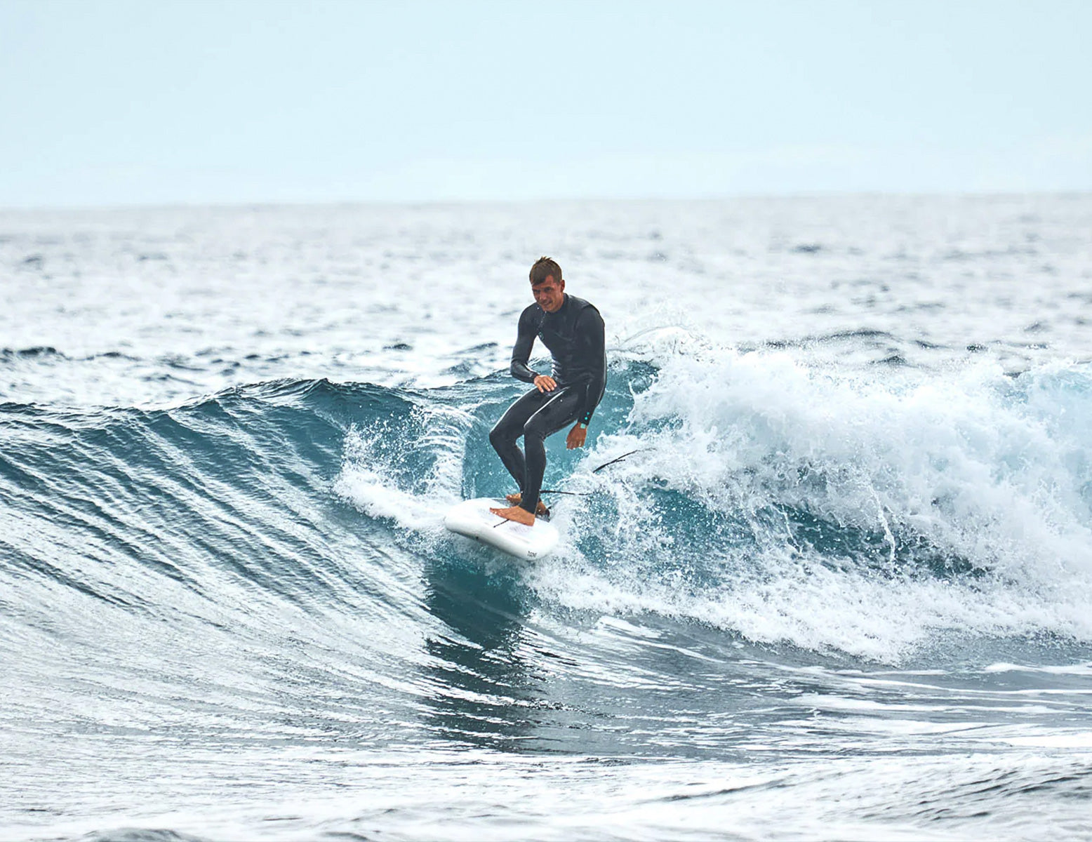 Prendre une vague en surf