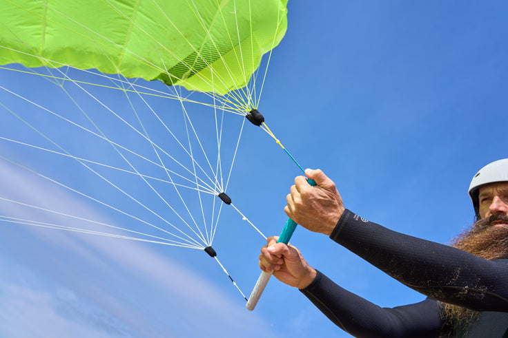 GEAR: USE OF A LEASH ON A LOWKITE?